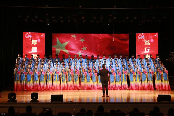 欧冠官方网站大合唱比赛暨学生风采大赛落下帷幕（图1.jpg